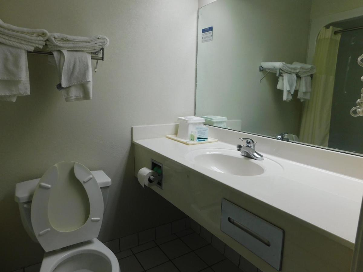 Quality Inn Томасвил Екстериор снимка